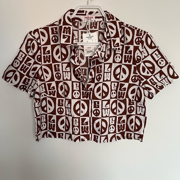 NWT Brown and White Graphic 70s PEACE Crop Top size small - Picture 2 of 5